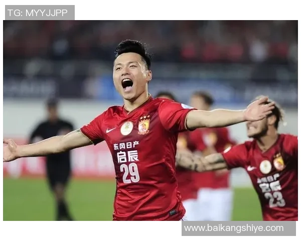 记者独家专访知名足球球星畅谈赛场拼搏与未来梦想