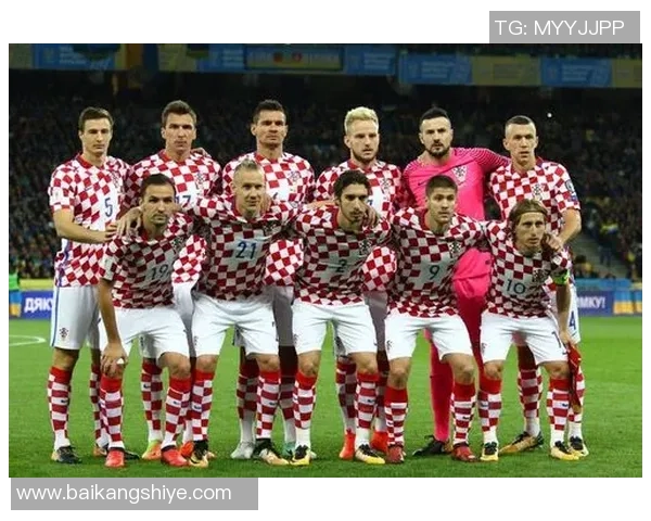 依布拉希莫维奇:足球传奇背后的奋斗与荣耀历程 依布拉希莫维奇:足球传奇背后的奋斗与荣耀历程