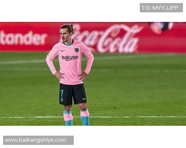 粉色球星踢足球的独特魅力揭秘 他为何成为足球界的风云人物 粉色球星踢足球的独特魅力揭秘 他为何成为足球界的风云人物